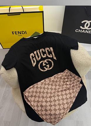 Костюм з шортами жіночий