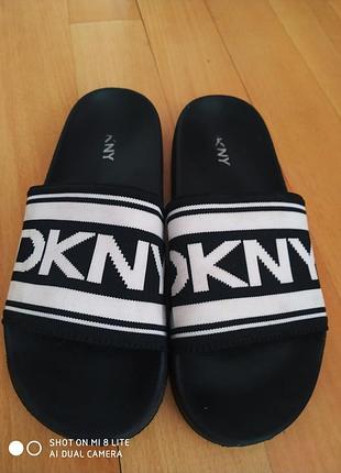 Шльопанці dkny