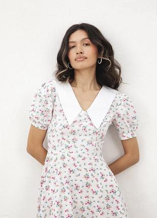 Біла сукня міні з коміром