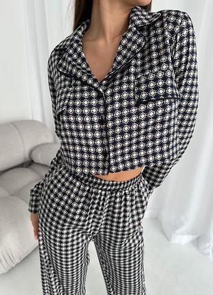 Костюм комплект жіночий шовковий укорочений кроп топ на ґудзиках та вільні штани синій