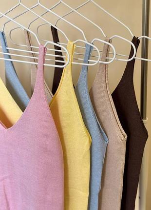 Вязаный базовый топ на бретелях