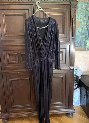 Комбинезон вечерний блестящий черный с декольте