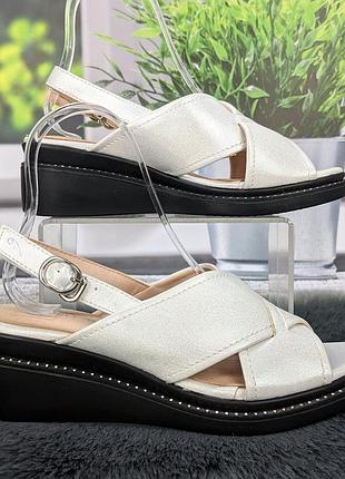 Босоножки женские fashion белые на невысокой платформе 4469-2