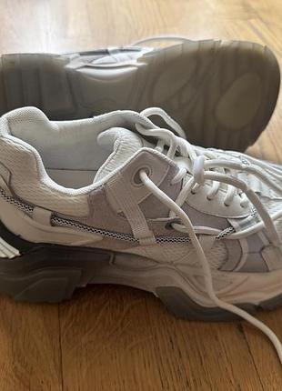 Кросівки thishelle