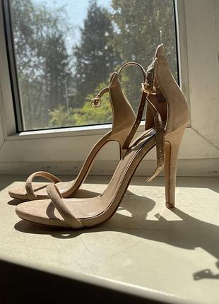 Класичні босоніжки