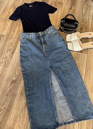 Джинсова спідниця міді