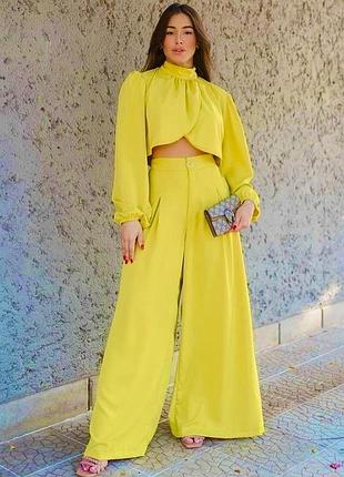 Ефектний жовтий літній жіночій костюм сорочка укорочена брюки висока талія широкі тренд палаццо