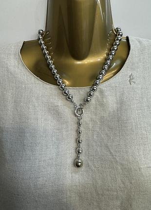 Женская серебристое колье  из шариков
