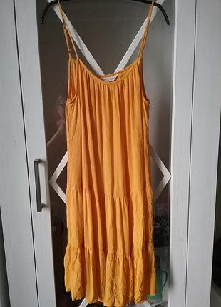 Новое яркое натуральное платье с оборкой