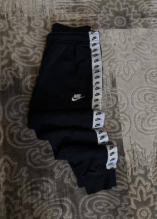 Штани nike на лампасах