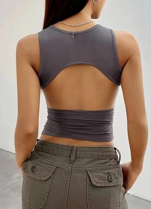 Майка з відкритою спиною
