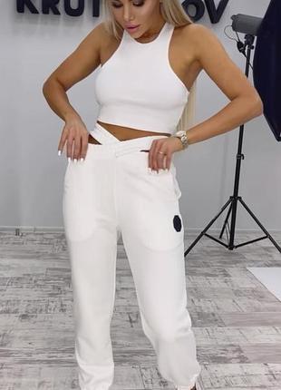 Класнючий спортивний костюм