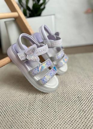 Красивые босоножки для девочки