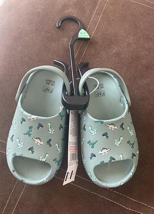 Шльопанці, сланці, сандалі, сабо, крокси