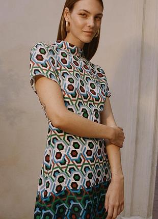 Платье zara с геометрическим принтом