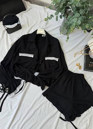 Костюм з шортами