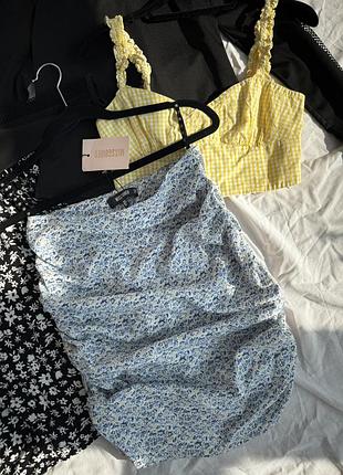 Спідниця в квітковий принт missguided