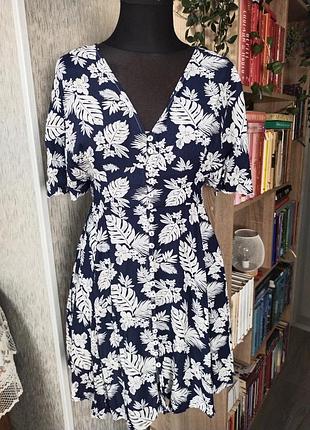 Вискозное платье с карманами в растительный принт