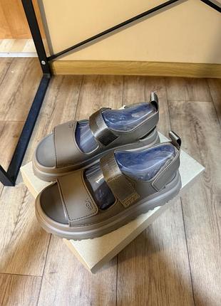 Сандалі ugg