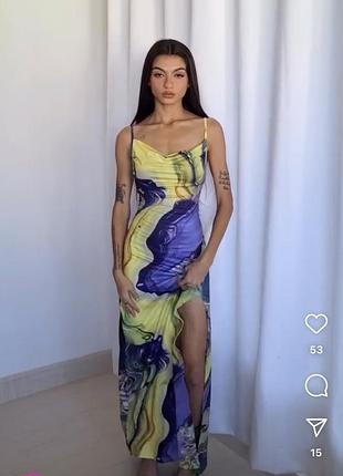 Платье макси с космическим принтом и разрезом