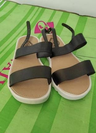 Босоніжки дитячі 3