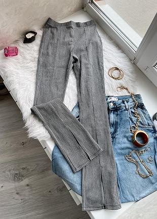 Трендові лосини з розрізами