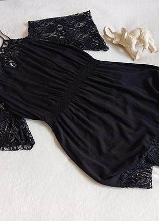 Черное летнее платье с кружевом