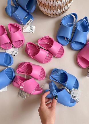 Пінні сандалі, аквашузи zara
