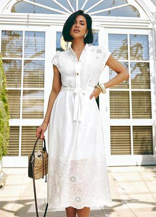Летнее нарядное платье из прошвы на пуговицах с поясом