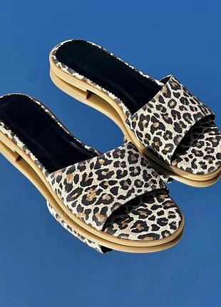 В наявності трендові шльопанці натур замш принт лео 29 см