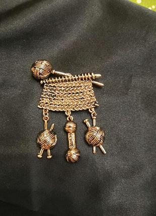 Брошь для светра