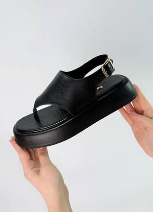 Удобные черные кожаные босоножки вьетнамки через пальчик