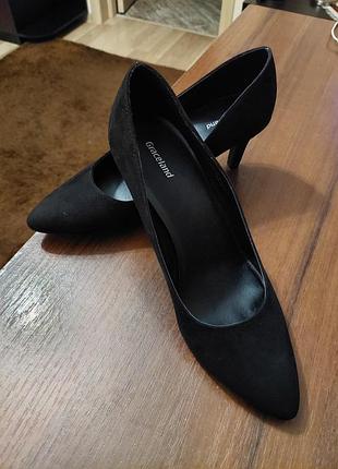 Чорні класичні туфельки