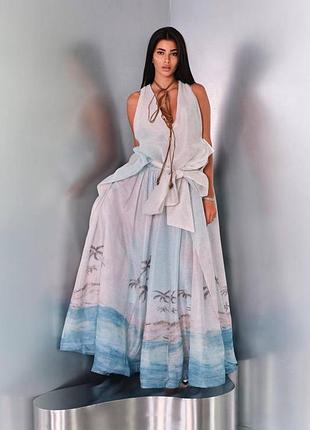 Є відео сукня довга блакитна з принтом