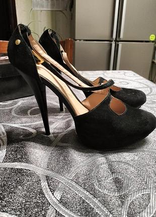 Женские босоножки