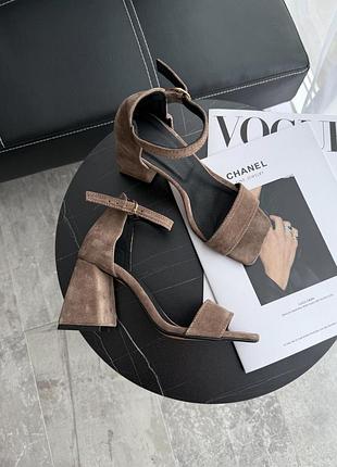 Босоножки на каблуке,натур.замша,цвета