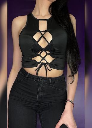 Топ чорний з декольте на шнурівці