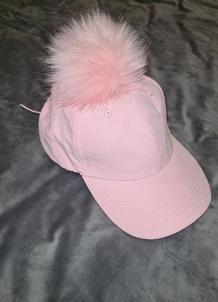 Рожева кепка з помпоном з екохутра