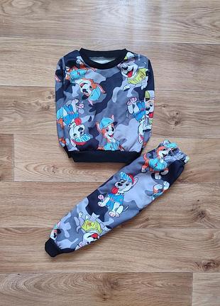 Класний спортивний костюм