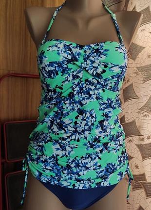 Классный купальник слитный.