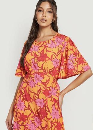 Актуальна легка сукня від boohoo