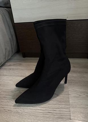 Чоботи bershka 38 розмір