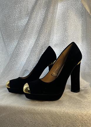 Жіночі туфлі на підборах