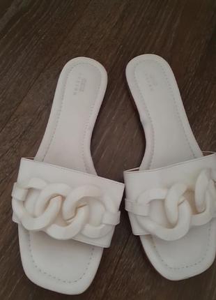 Шльопанці asos 39р
білі