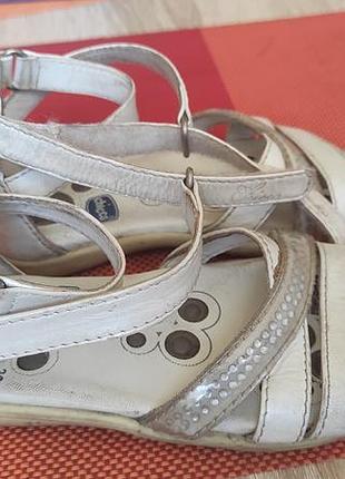 Босоніжки віддам даром 16.5см