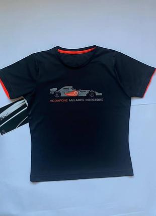 Женская футболка mercedes’ benz mclaren чёрного цвета с ярко оранжевыми вставками