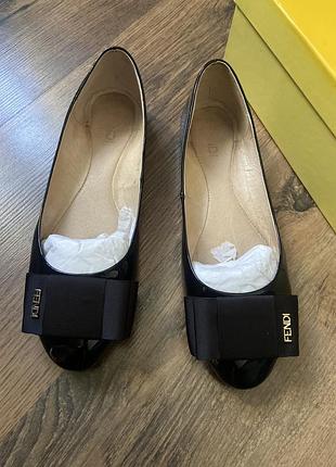 Туфли балетки fendi