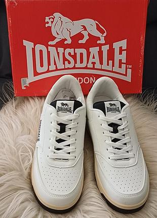 Фірмові кросівки від lonsdale