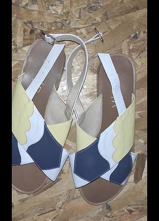 Босоніжки жіночі.