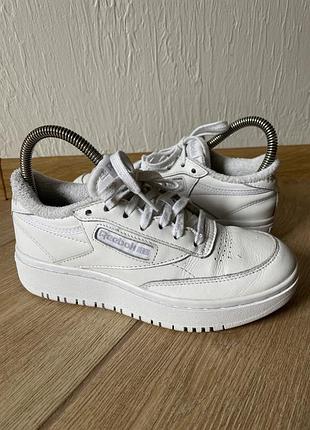 Шкіряні кросівки від reebok 35,5